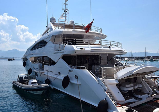 charter a yacht in nice