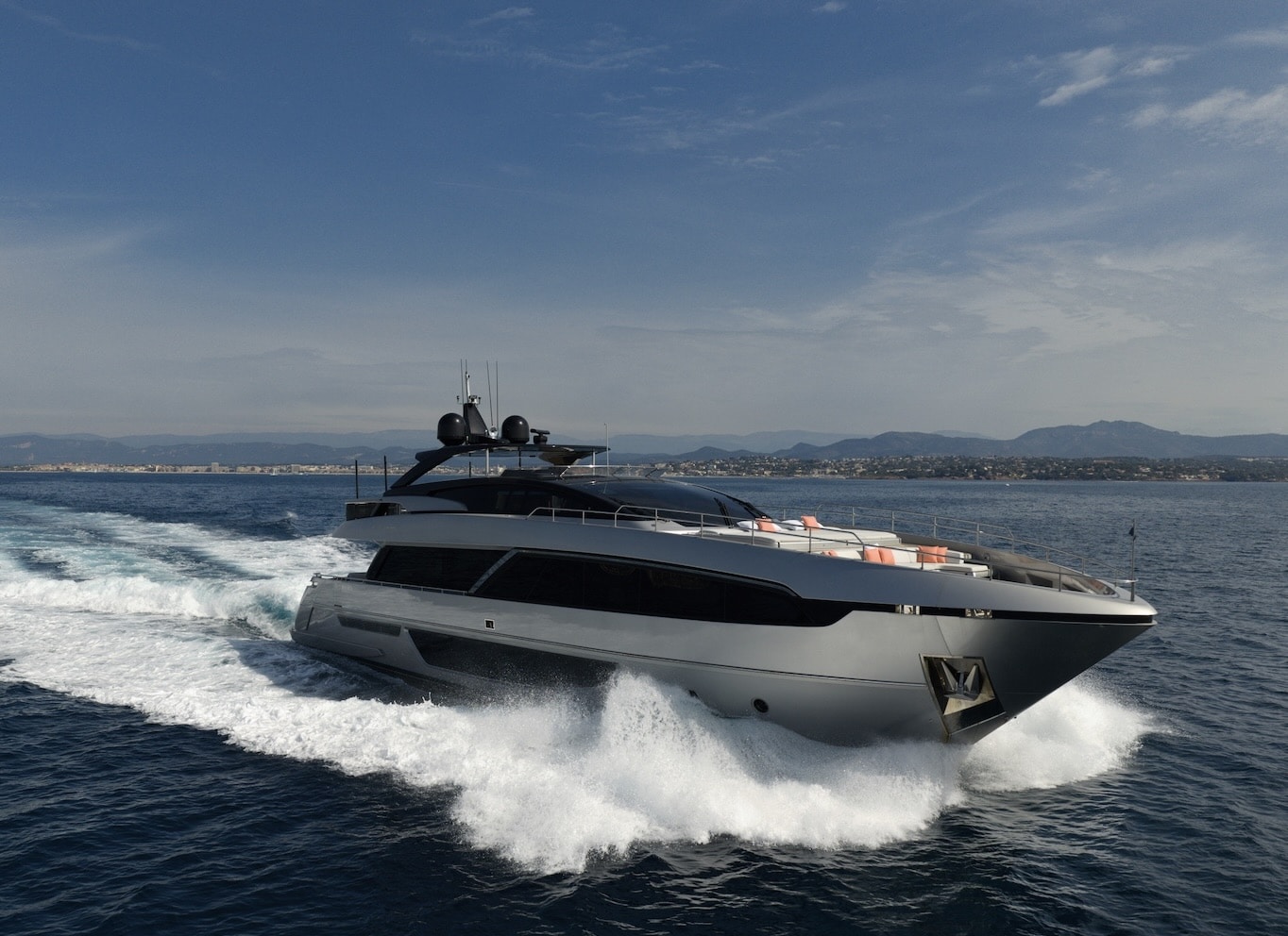 yacht BASILIC