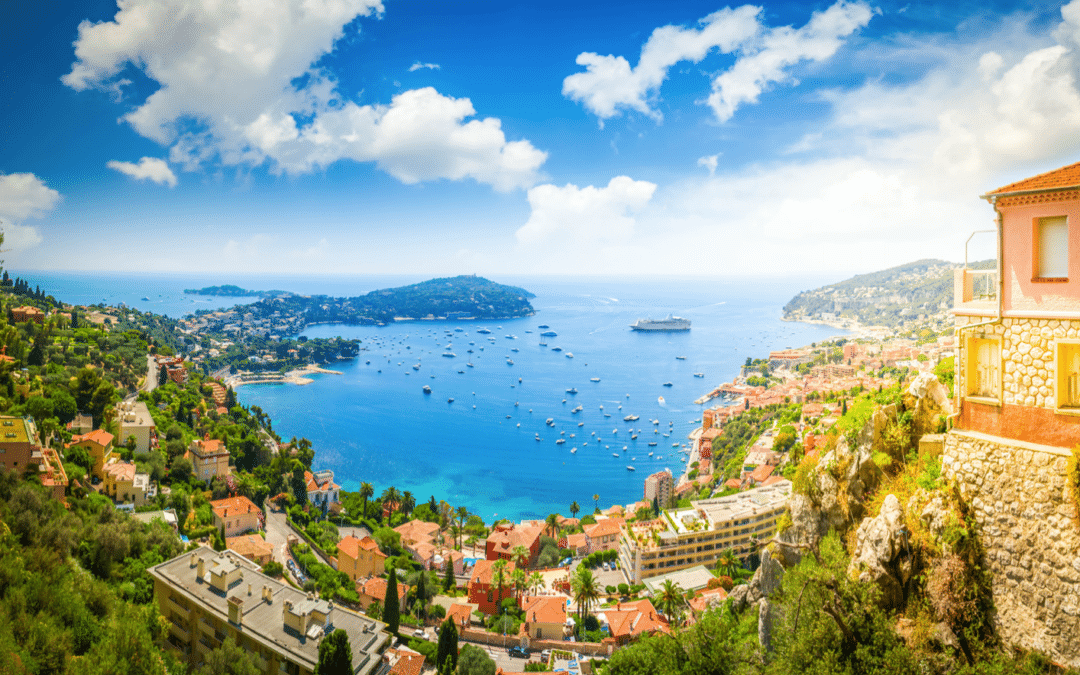 Luxury yacht charter in Èze: an unforgettable experience on the Côte d’Azur