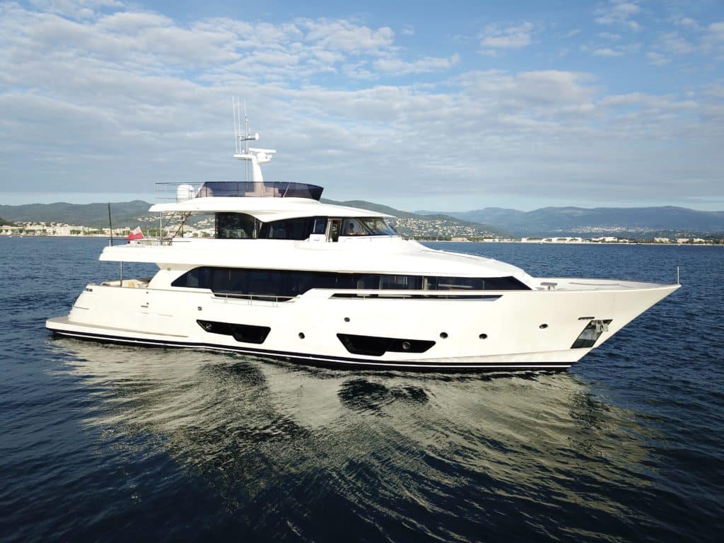 location yacht Miotu IV Navetta 28